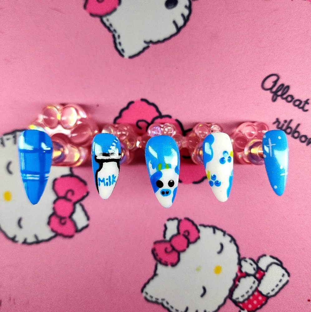Blueberry Cow Press On Nails